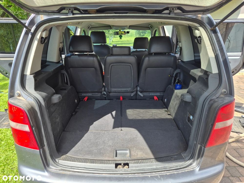 Volkswagen Touran 2.0 TDI Highline DSG - 4