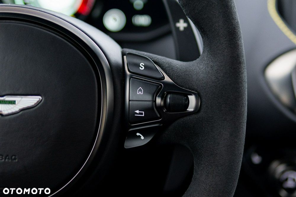 Aston Martin Vantage - 20