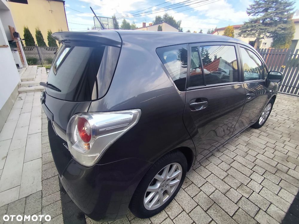 Toyota Verso - 3
