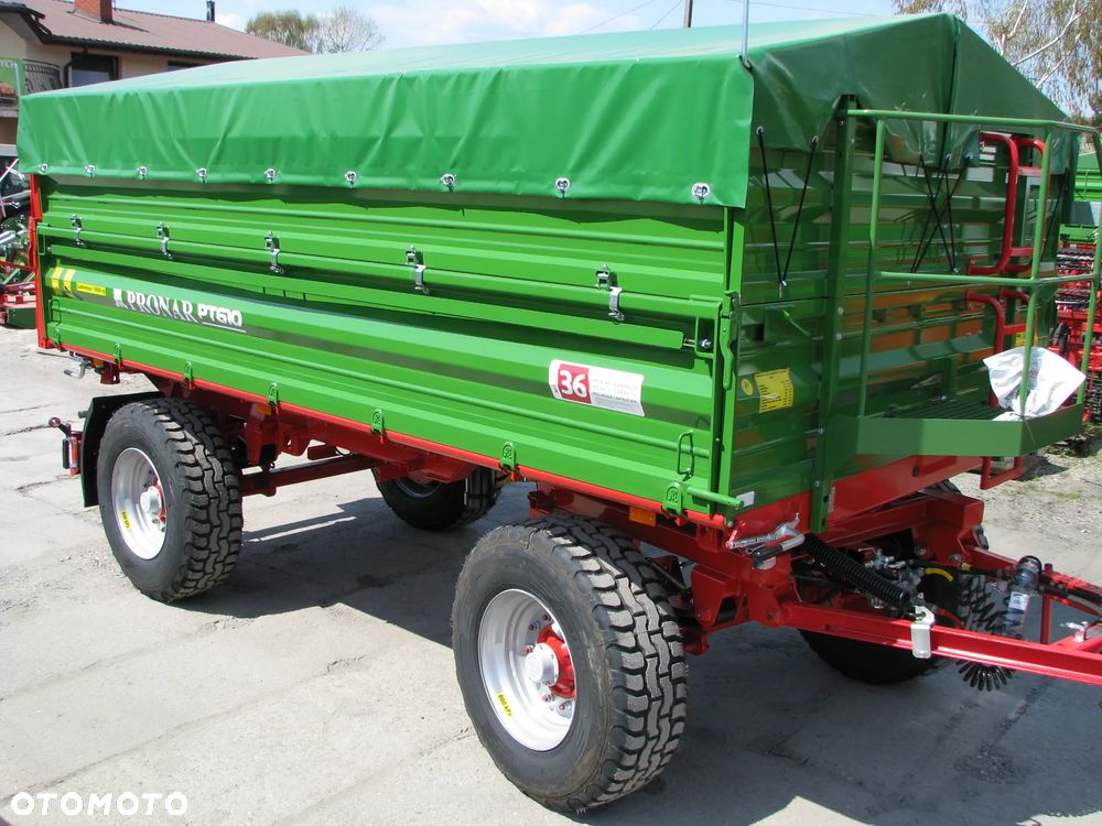Pronar Przyczepa dwuosiowa paletowa Pronar PT-610 -10-ton, Przyczepa Pronar PT-653/2 - 6-ton z mechanizmem trójstronnego wywrotu, nadstawy, plandeka, balkon - 12
