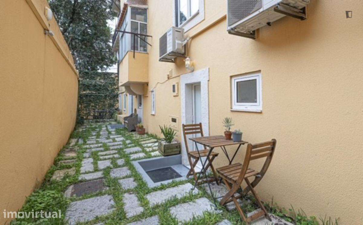 Apartamento com 1 quartos - localizado em São Bento Lisbon - Grande imagem: 4/10
