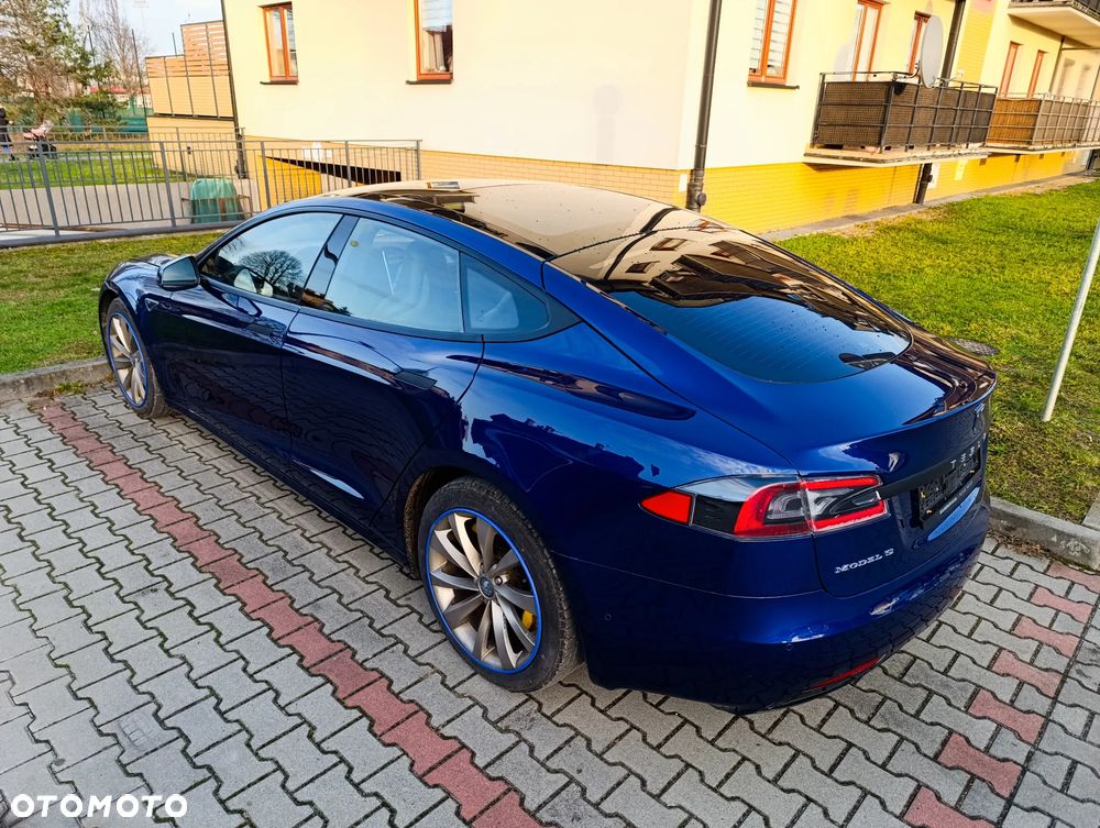 Tesla Model S - 21