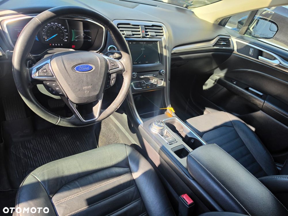 Ford Fusion - 16