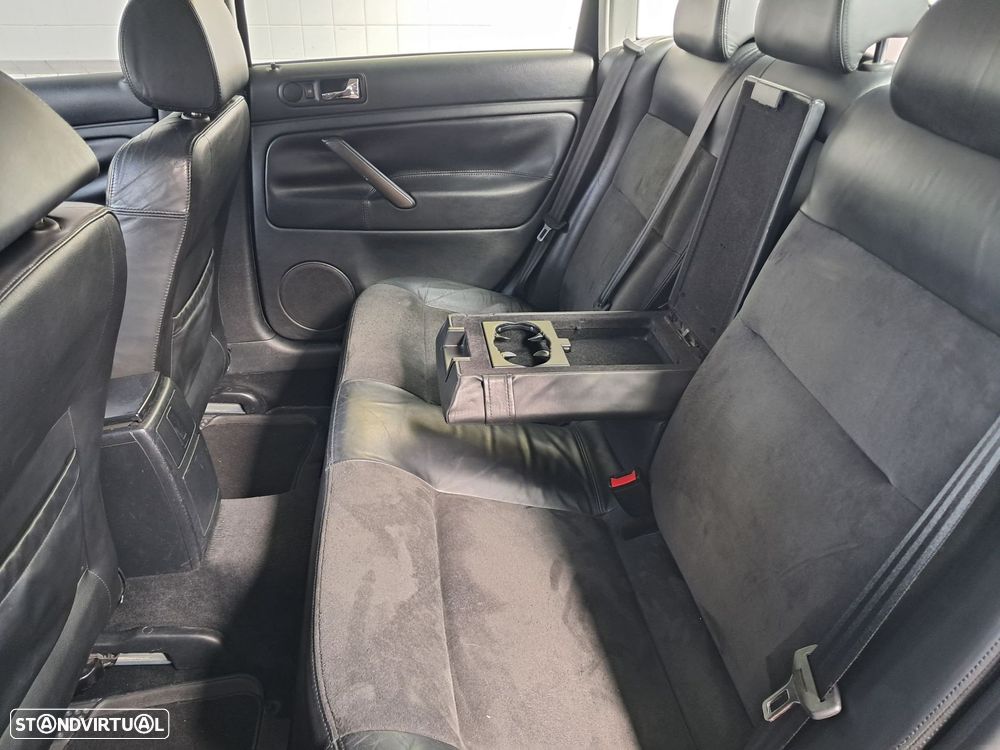 VW Passat 1.9 TDi Highline - 10