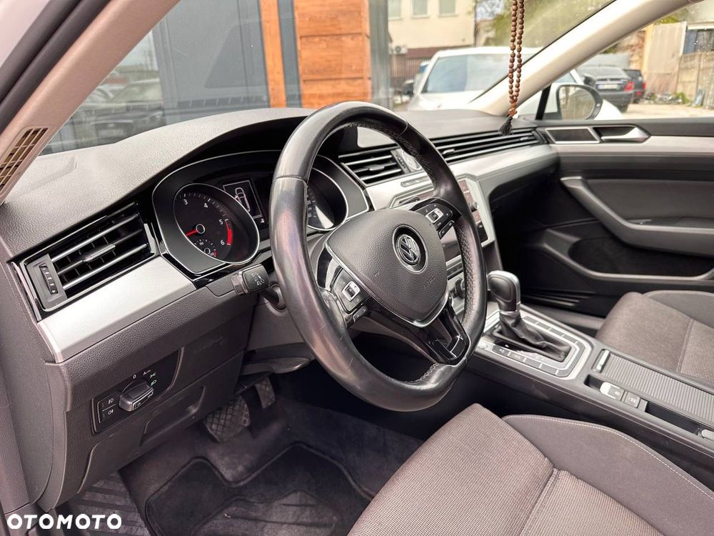 Volkswagen Passat - 16