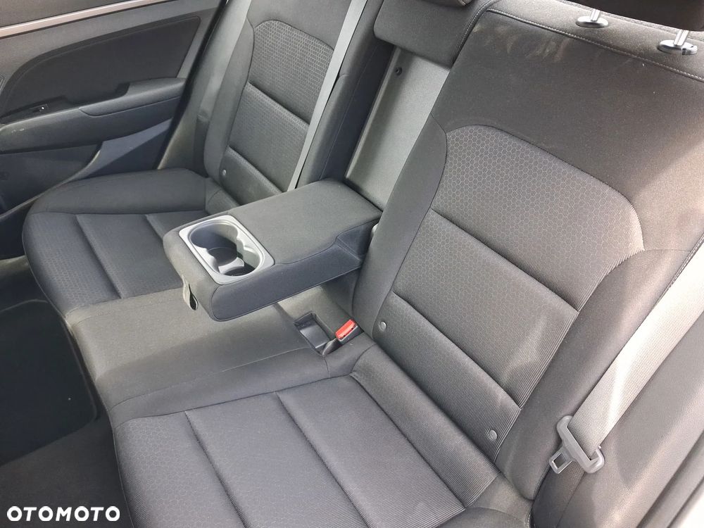 Hyundai Elantra 1.6 Style - 21