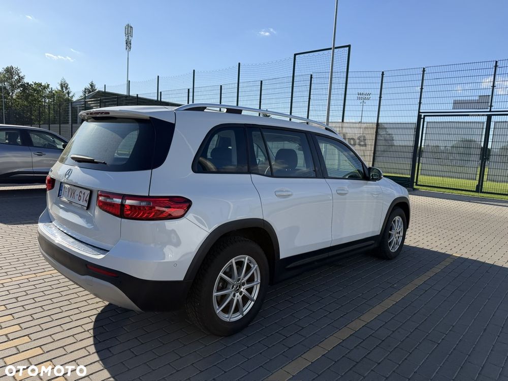 Mercedes-Benz GLB - 11