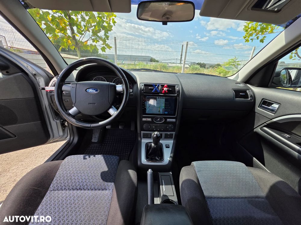Ford Mondeo Wagon 1.8 Trend - 18