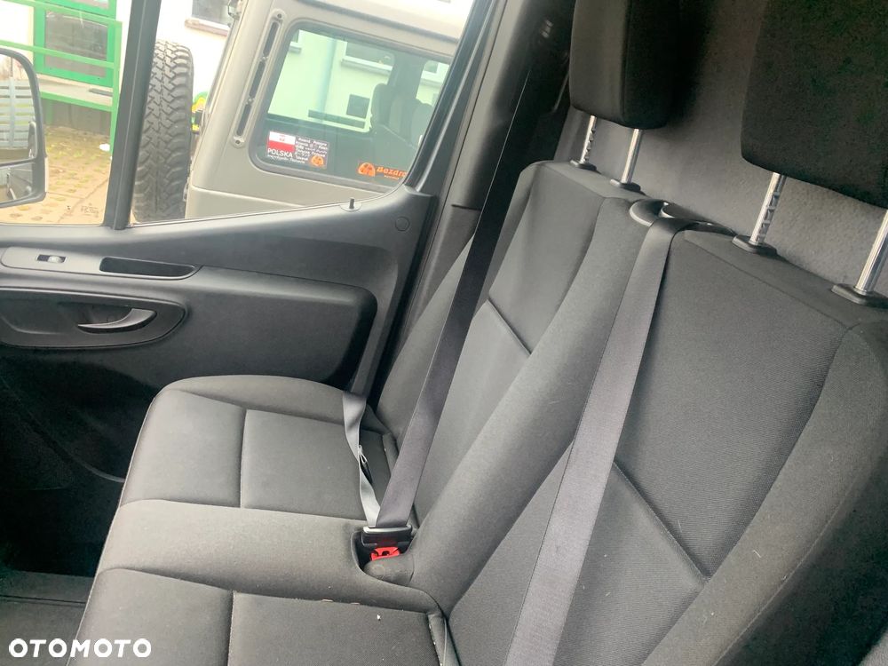 Mercedes-Benz Sprinter 907 - 7