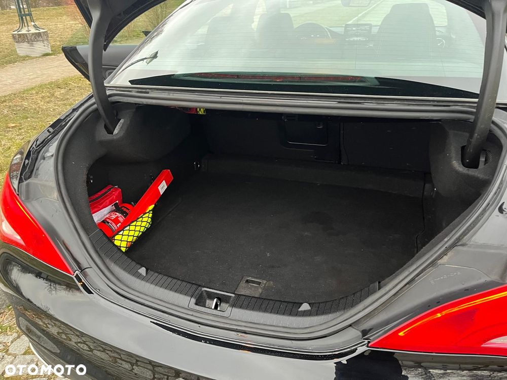 Mercedes-Benz CLA 250 4Matic 7G-DCT - 17