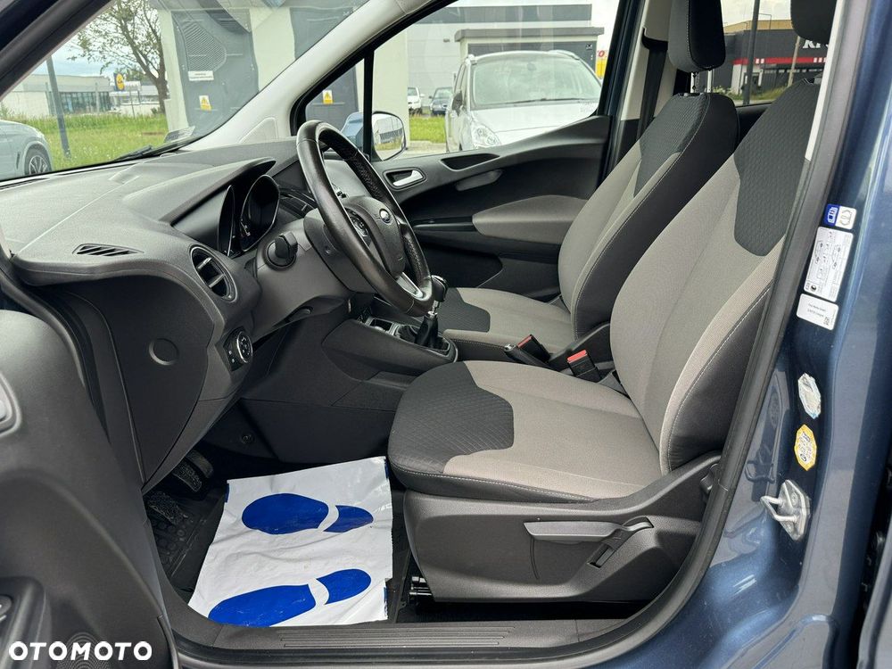 Ford Tourneo Courier - 17