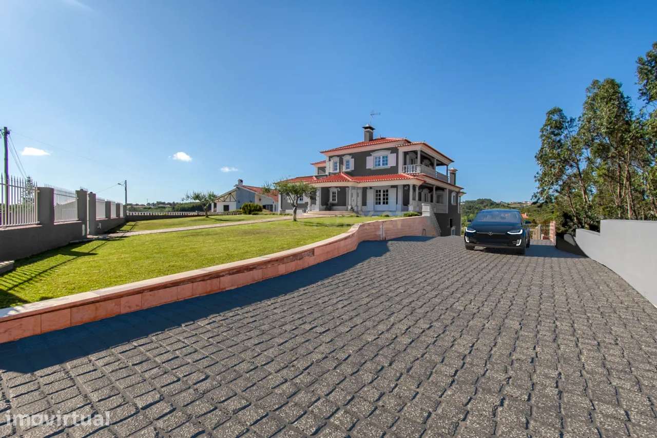 Moradia com 3200m2 de terreno, a poucos minutos da praia (Ericeira) - Grande imagem: 2/21