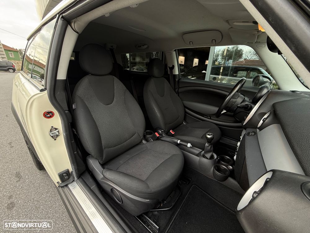 MINI Clubman Cooper D - 17