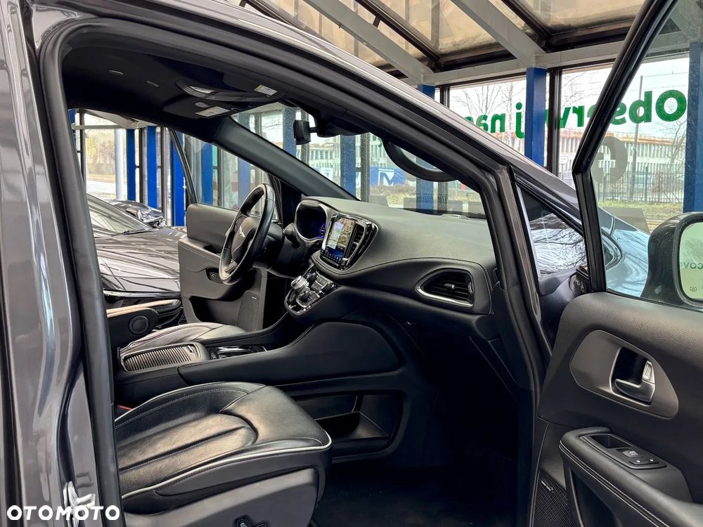 Chrysler Pacifica - 22