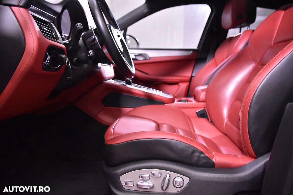Porsche Macan - 24