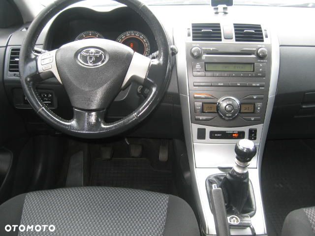 Toyota Corolla 1.6 Luna - 10