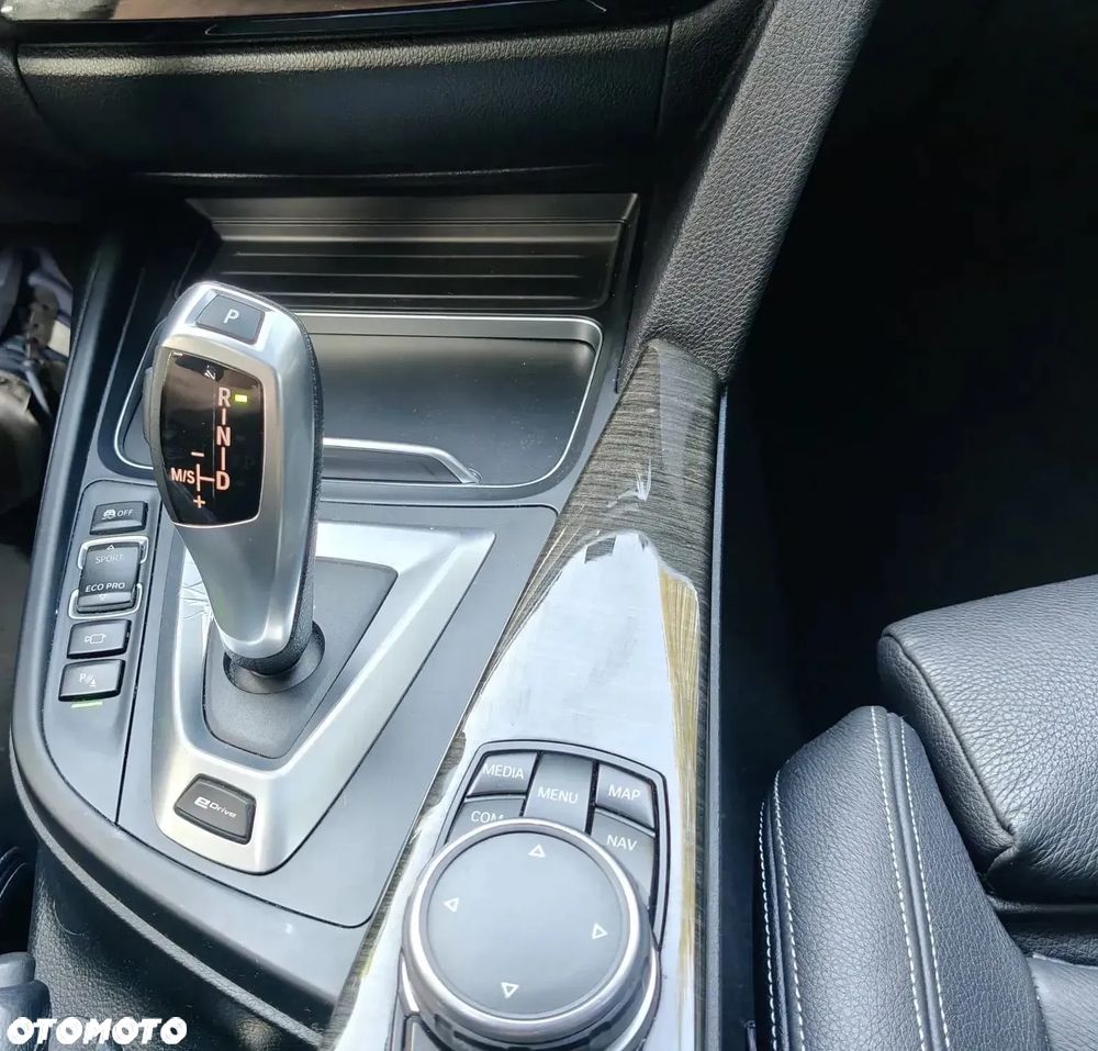 BMW Seria 3 330e iPerformance Luxury Line - 10