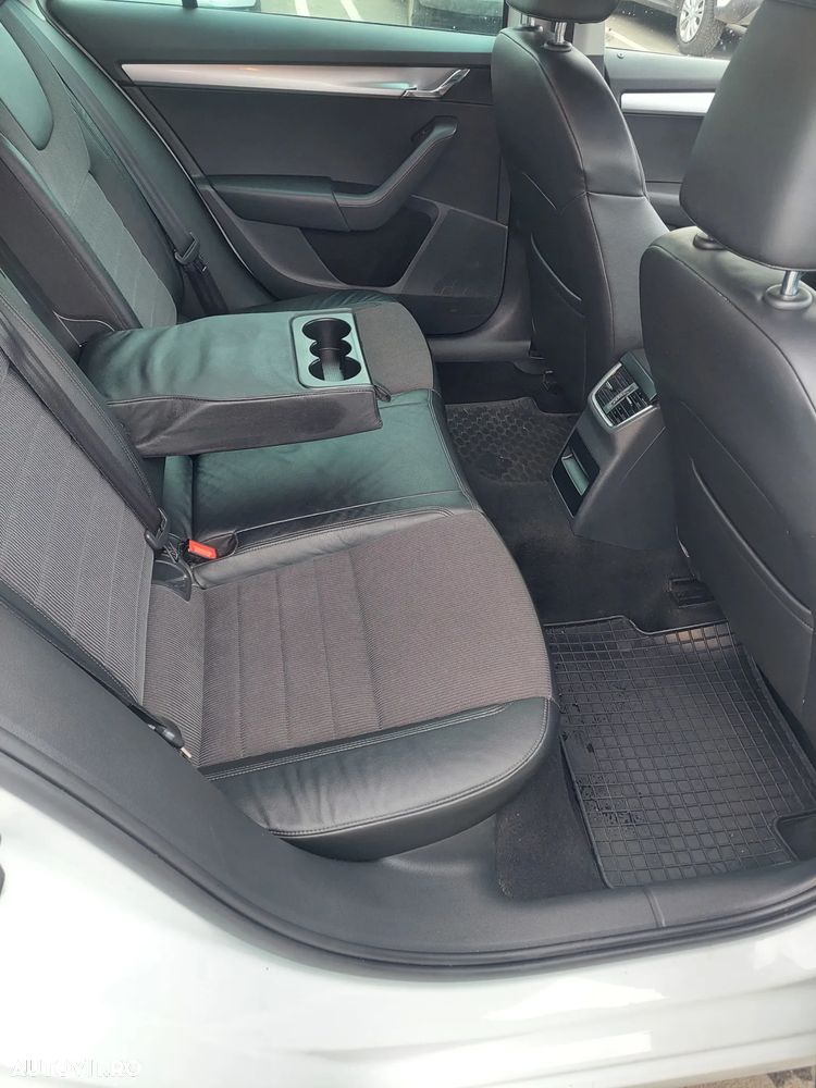 Skoda Octavia 2.0 TDI ELEGANCE DSG - 10