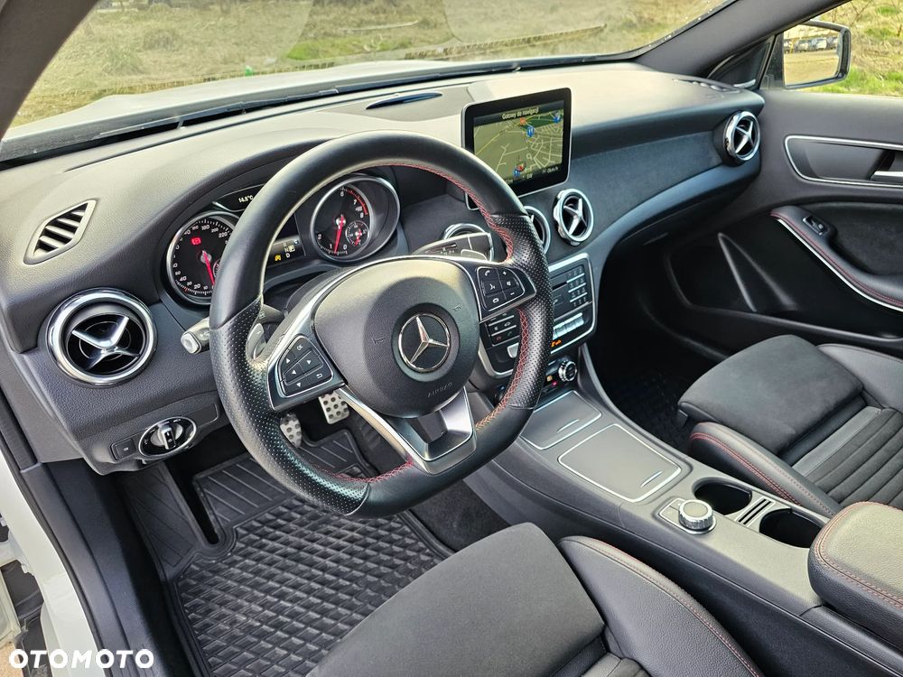 Mercedes-Benz GLA 200 7G-DCT AMG Line - 17