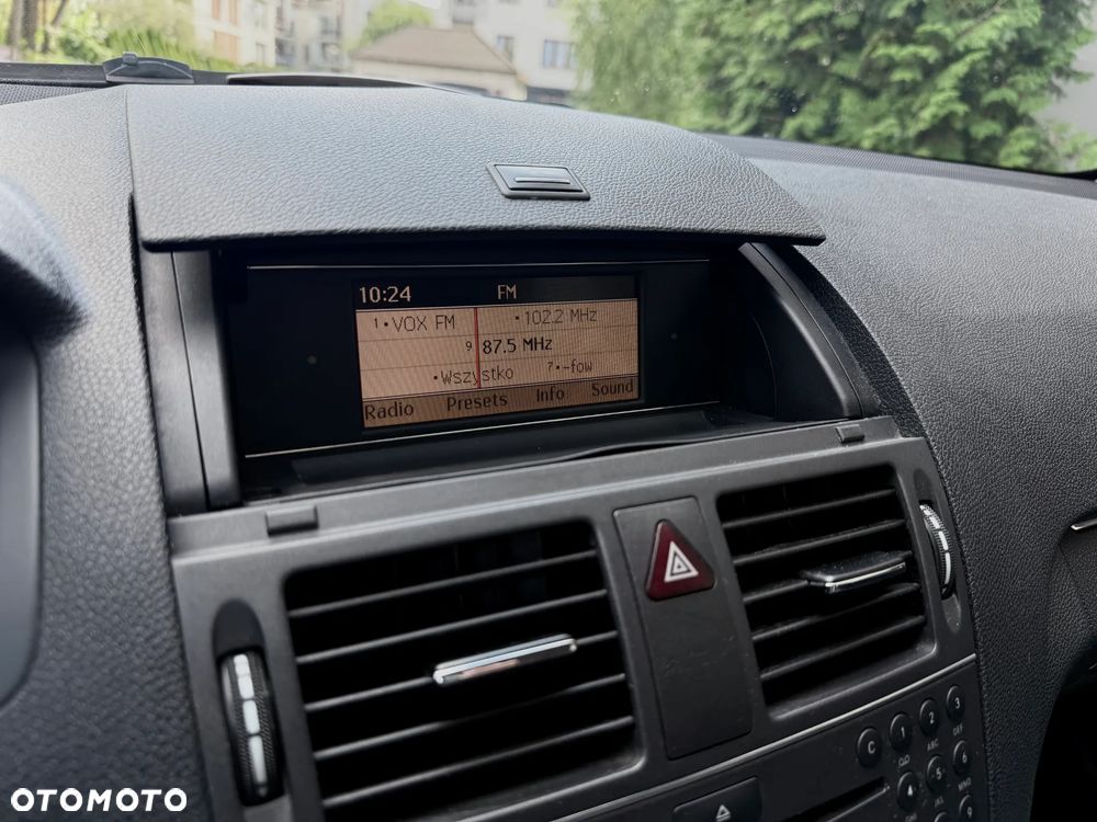 Mercedes-Benz Klasa C 180 CGI Automatik BlueEFFICIENCY Avantgarde - 18