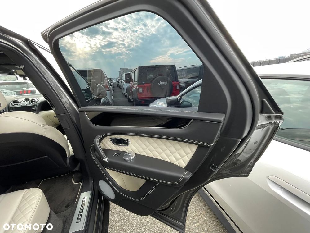 Bentley Bentayga W12 - 12