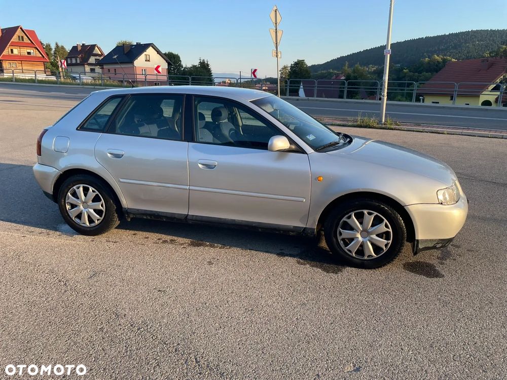 Audi A3 Sportback 1.6 Ambiente - 4