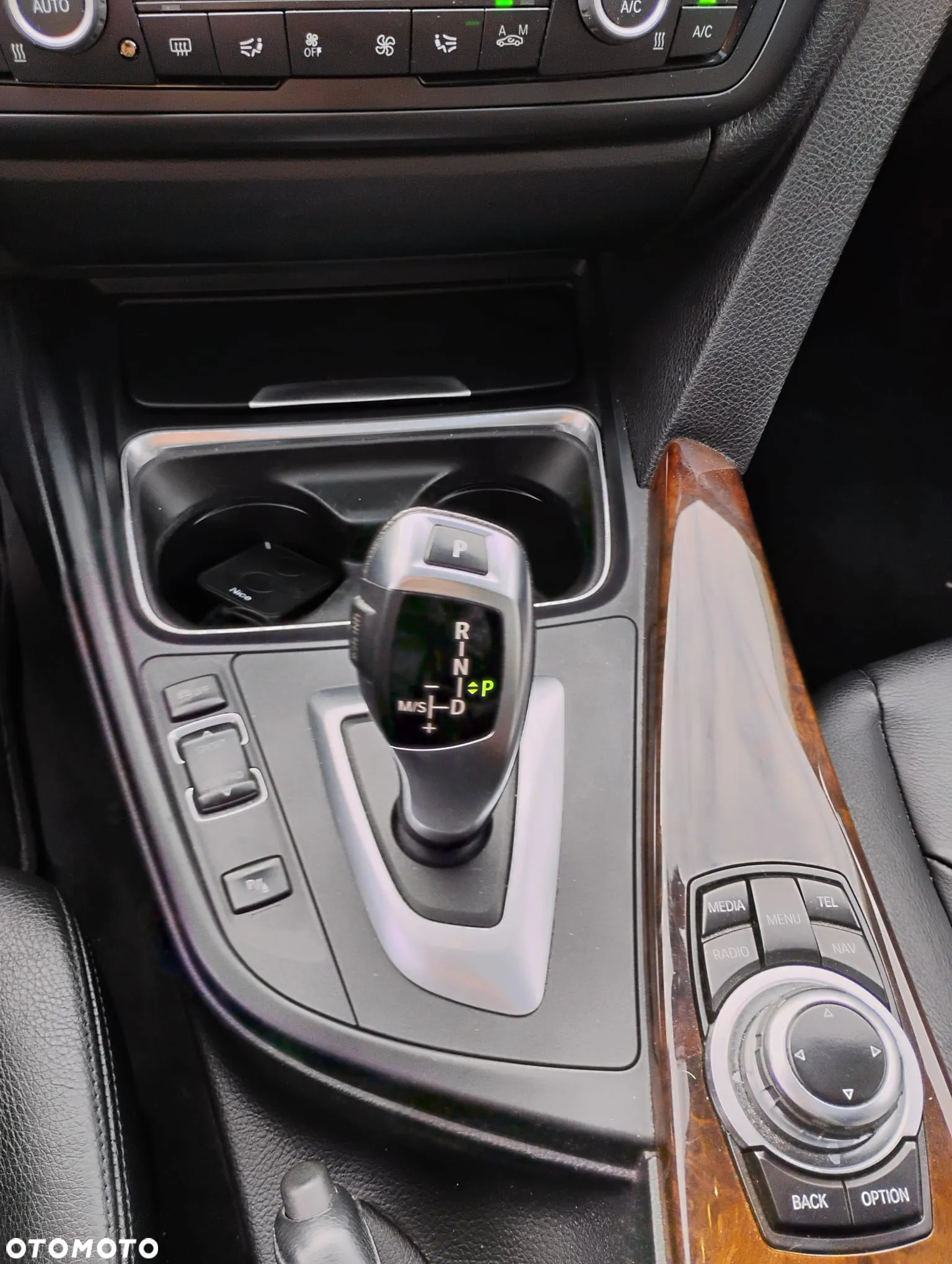 BMW Seria 3 320i Luxury Line - 14