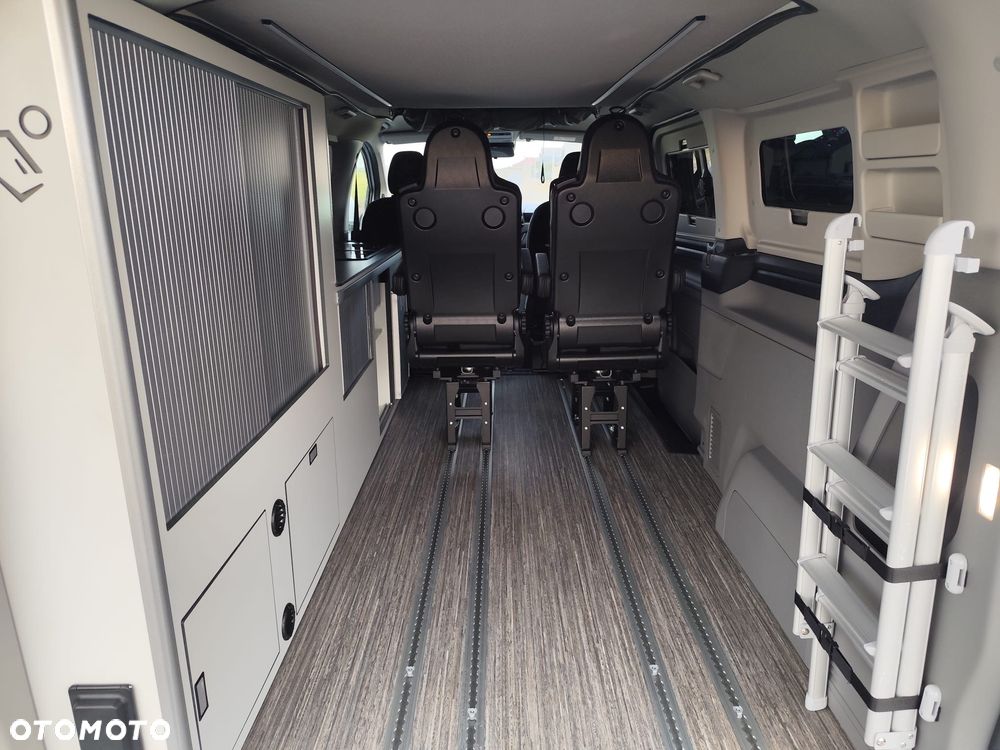 Ford Tourneo Custom 320 L2H1 VA Autm Titanium - 11