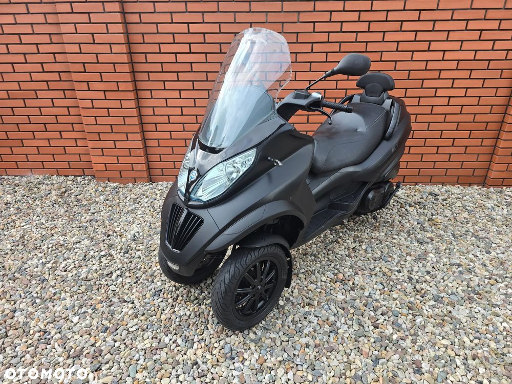 Piaggio MP-3 - 11