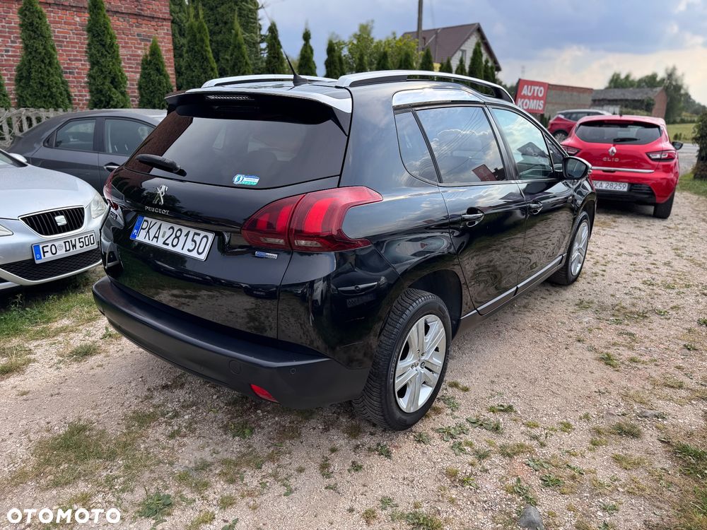 Peugeot 2008 1.2 Pure Tech Style S&S - 17