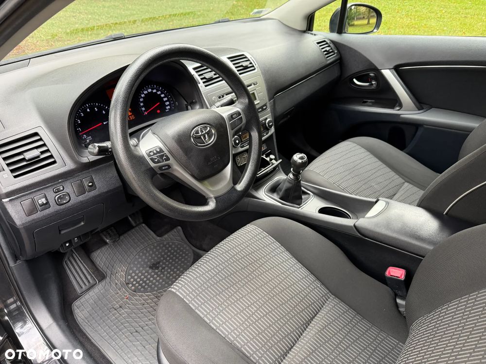 Toyota Avensis 1.6 Luna - 14