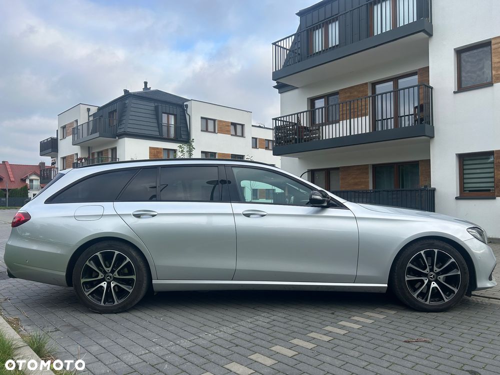 Mercedes-Benz Klasa E 220 d T 9G-TRONIC - 2