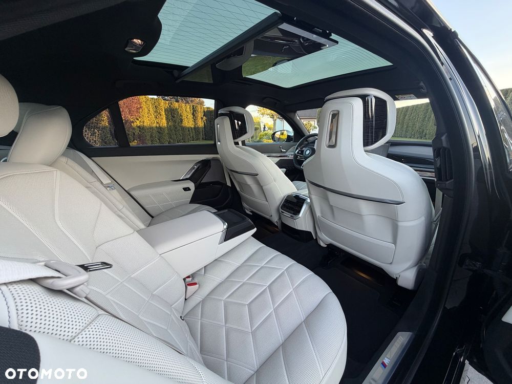 BMW Seria 7 740d xDrive mHEV sport - 28