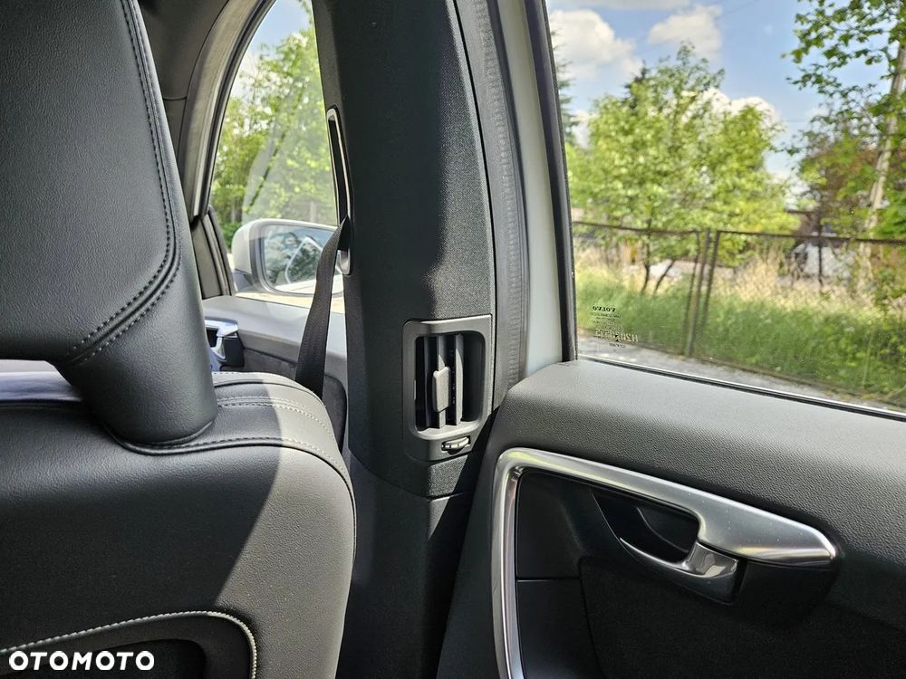 Volvo XC 60 D3 Drive-E R-Design Momentum - 22
