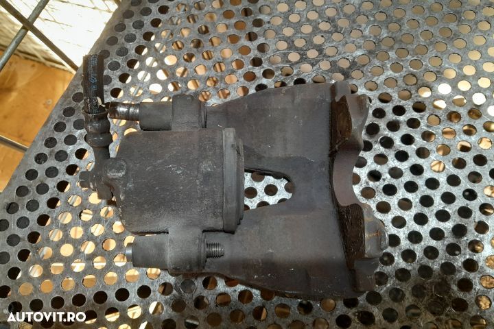 Etrier fata dreapta Opel Zafira B [2005 - 2010] Minivan 5-usi 1.9 CDT - 4