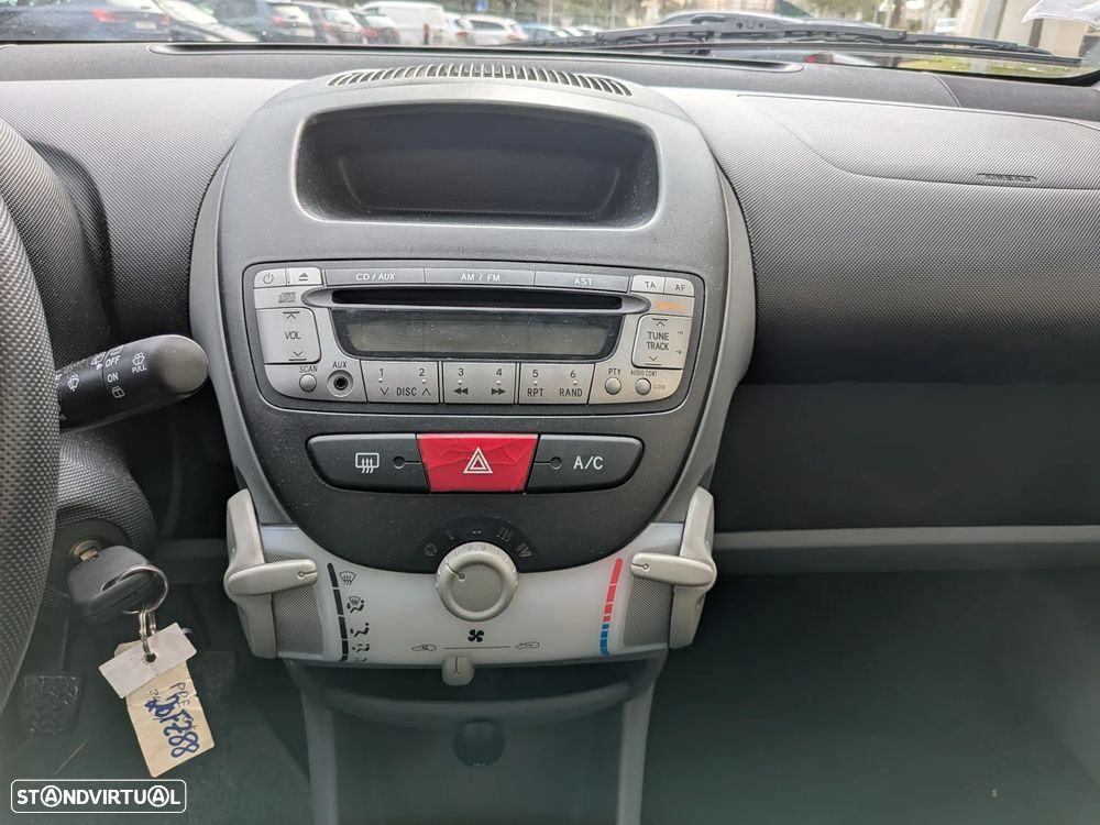 Toyota Aygo 1.0 + AC - 9