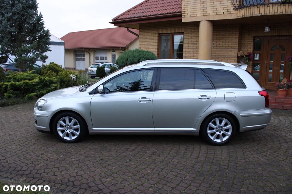 Toyota Avensis 2.0 D-4D Sol Premium - 4