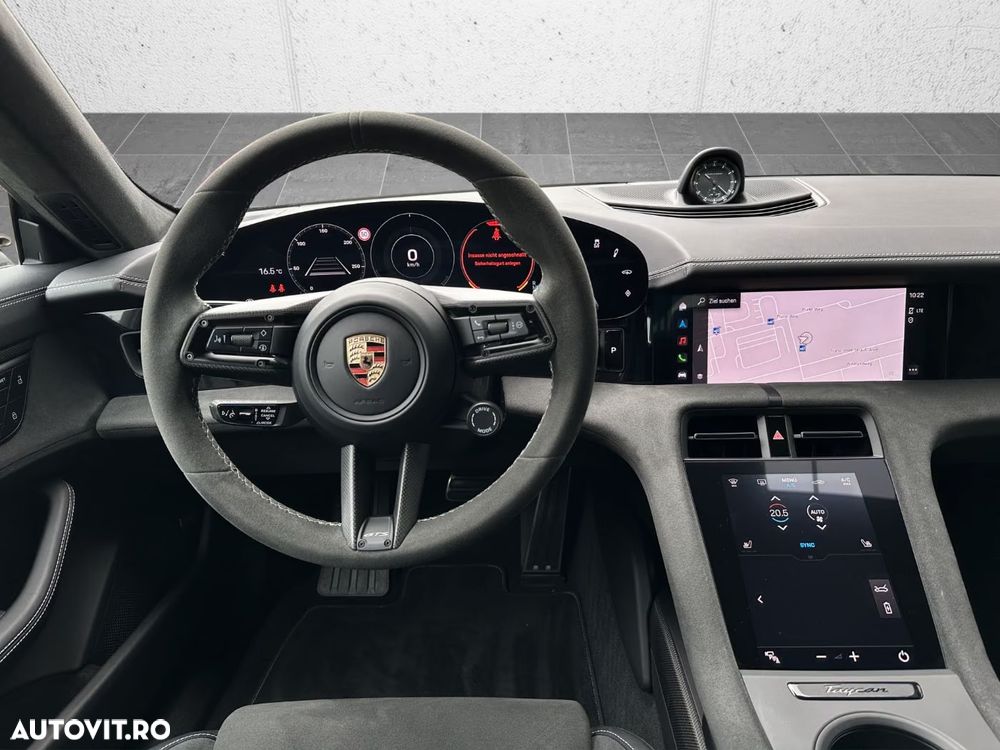 Porsche Taycan - 12