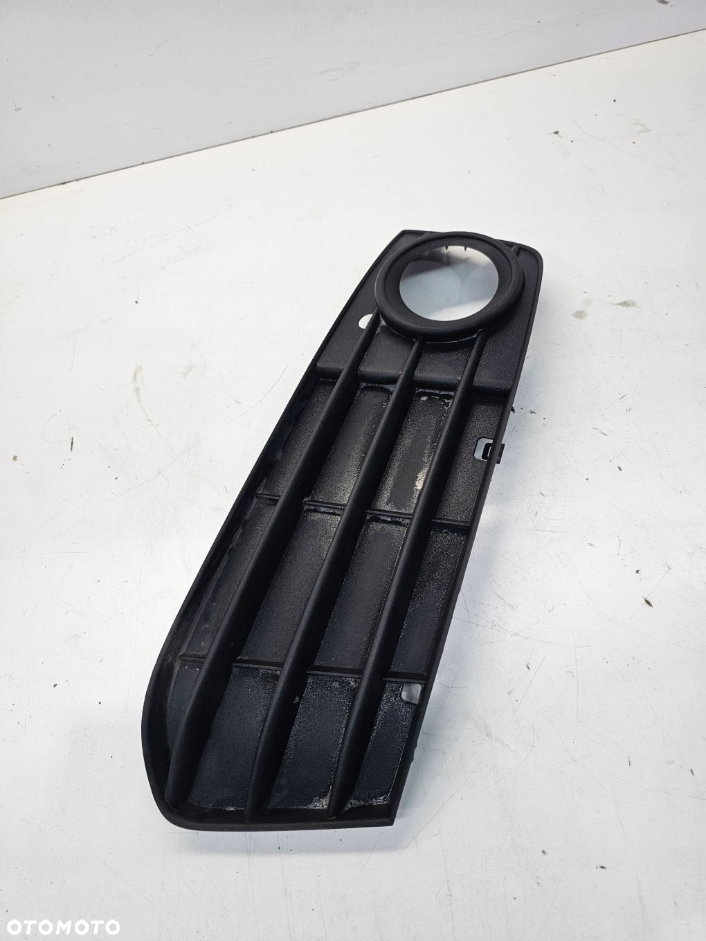 KRATKA ATRAPA ZDERZAKA PRAWA AUDI A4 B8 8K0807682A - 4