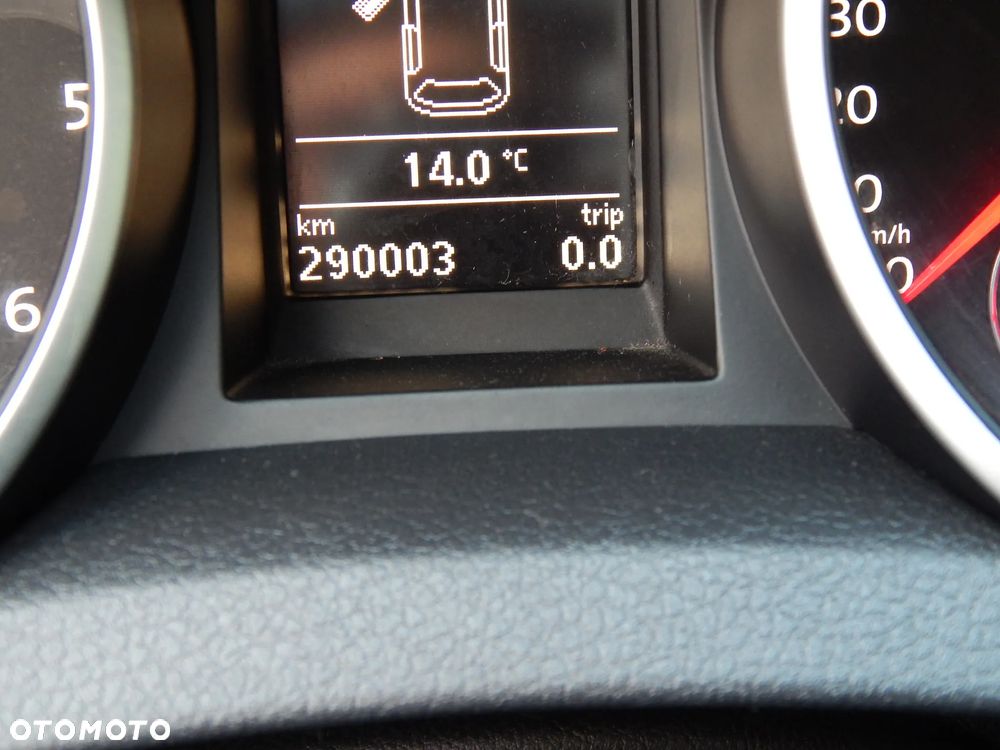 Volkswagen Golf 2.0 TDI DPF BlueMotion Technology MATCH - 17