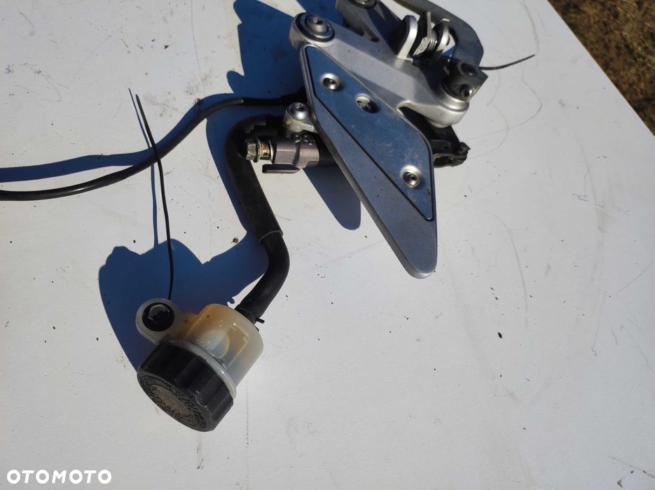 Yamaha FZ6 (2004–2009) Prawy set podnóżka z pompą hamulca tylnego - 4