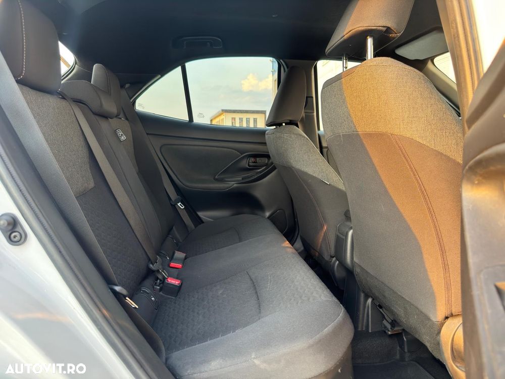 Toyota Yaris Cross 1.5 VVT-i HSD 4x4 Exclusive Adventure - 11