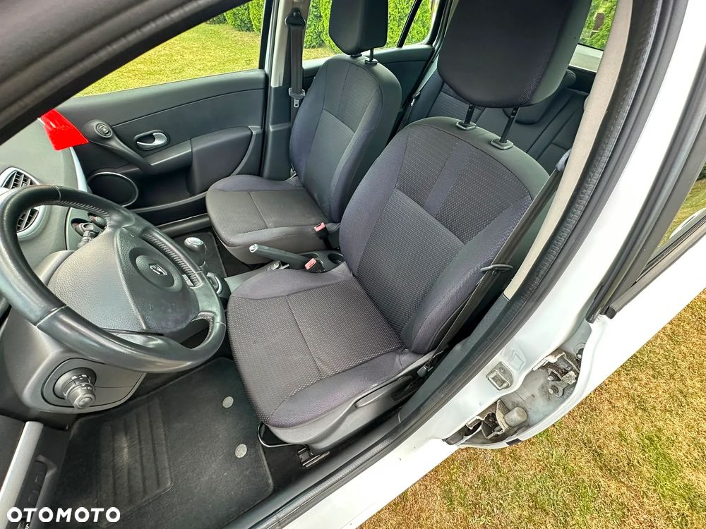Renault Clio - 11