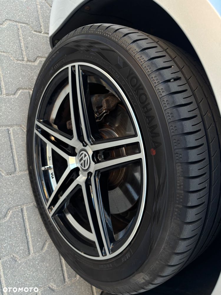 Volkswagen Passat - 18