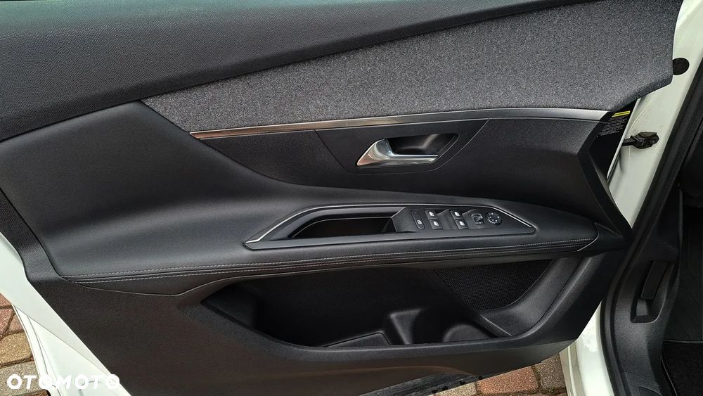 Peugeot 3008 BlueHDi 130 Stop & Start EAT8 Allure - 10