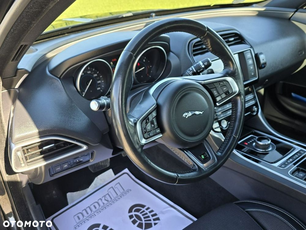 Jaguar XE - 18