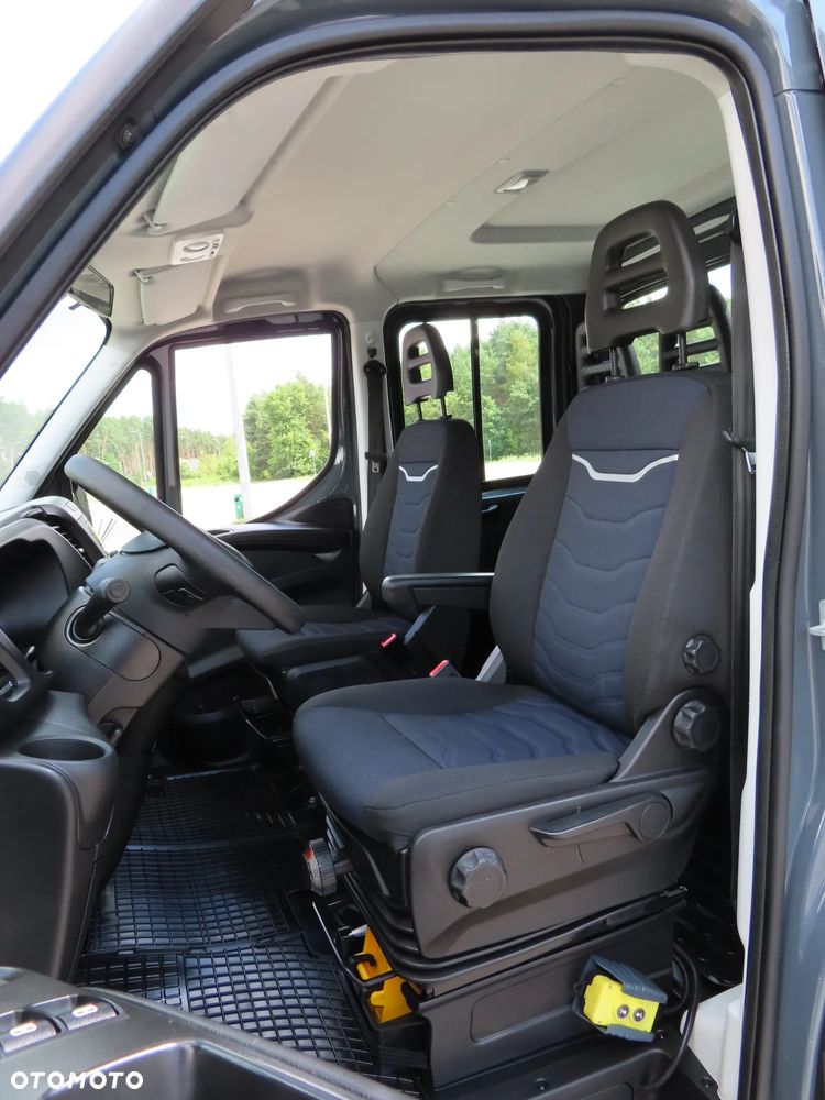 Iveco DAILY 35C16 Doka Dubel Brygadowy MIXTO 6-Cio Os.+755 Kg Ład. Wywrotka Kiper Wywrot x 3 str. 3100 mm Długość + Stelaż i Plandeka 2100 mm Wysokość Renomowanej Firmy RomCar Rozstaw Osi 3750 mm Blokada Tylnego Mostu WZMACNIANY HAK 3500 Kg 55 Tys Km Przeb. Stan Auta JAK NOWY POLECAM - 35