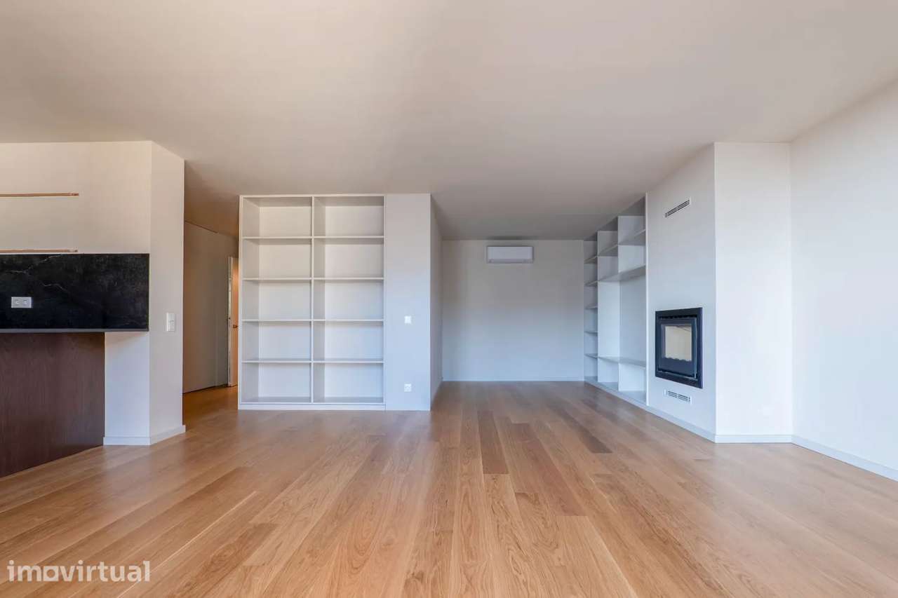 T4 Duplex NOVO c/ 210m - Pronto Escriturar - Condomínio Fechado c/ GYM - Grande imagem: 3/22