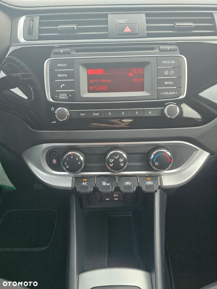Kia Rio 1.2 Dream Team Edition - 17
