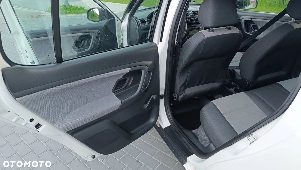 Skoda Fabia 1.2 HTP Ambiente - 19